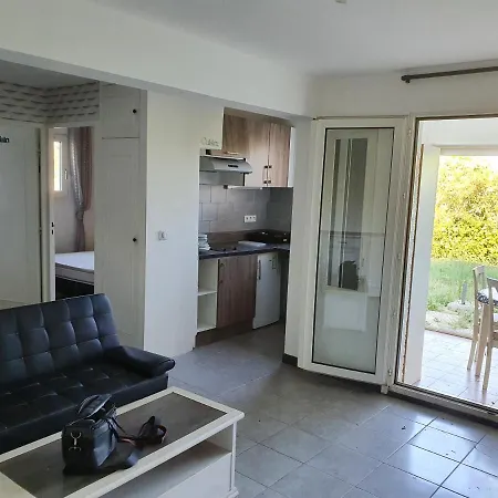 Superbe Rez-de-jardin Proche De La Plage *